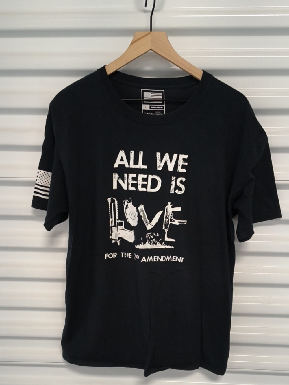 All We Need Is Love For The 2nd Amendment Graphic Crweneck Short Sleeve Tshirt L